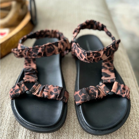 *Like New* 14th & Union Kylie Sandal In Leopard - Picture 3 of 6